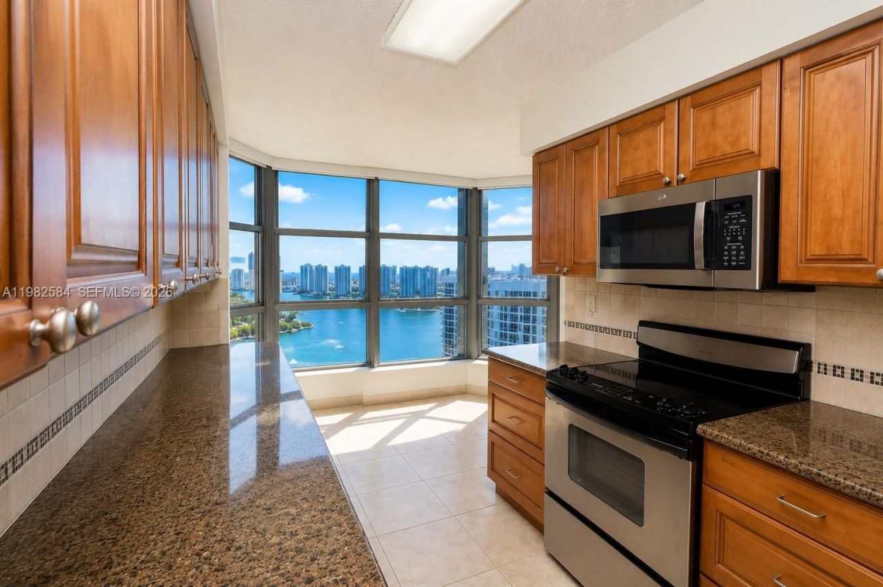 3500 Mystic Pointe Dr, Unit 3701, Aventura, FL 33180 Photo