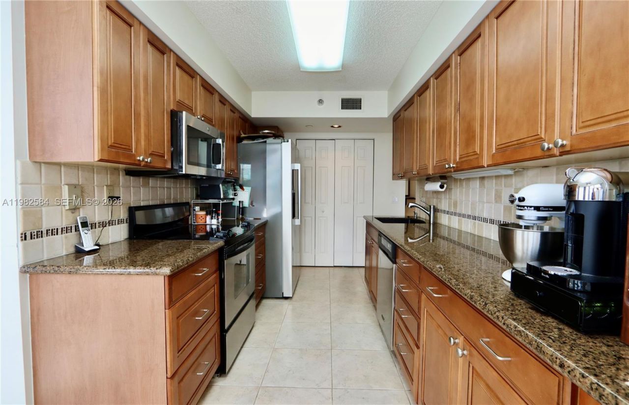 3500 Mystic Pointe Dr, Unit 3701, Aventura, FL 33180 Photo