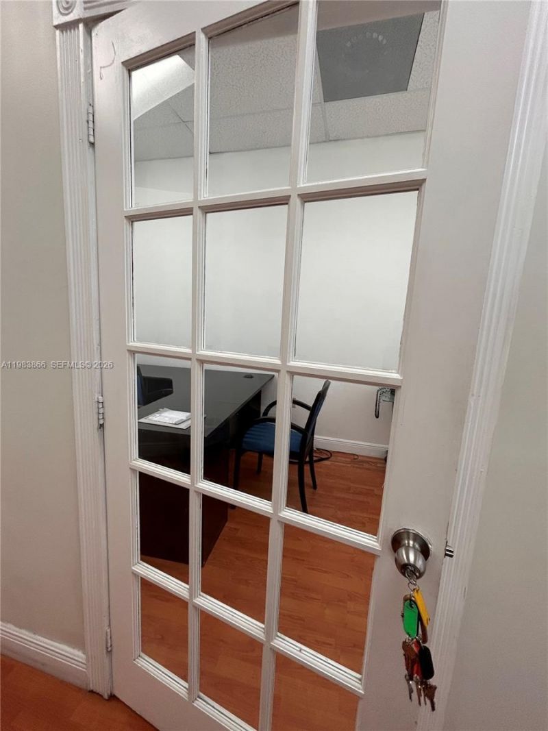19300 W Dixie Hwy, Unit 10-A, Miami, FL 33180 Photo
