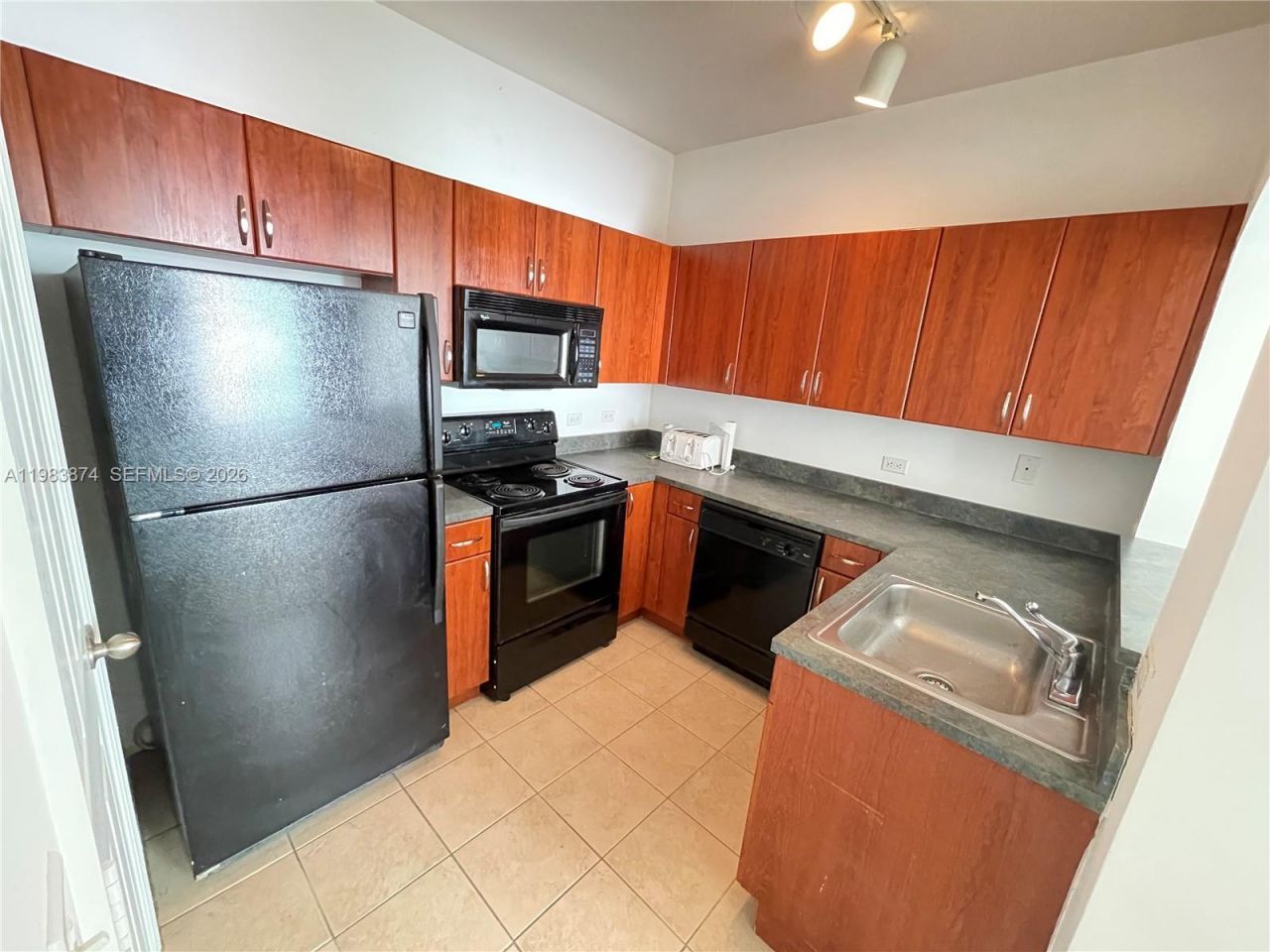 9172 Collins Ave, Unit 303, Surfside, FL 33154 Photo