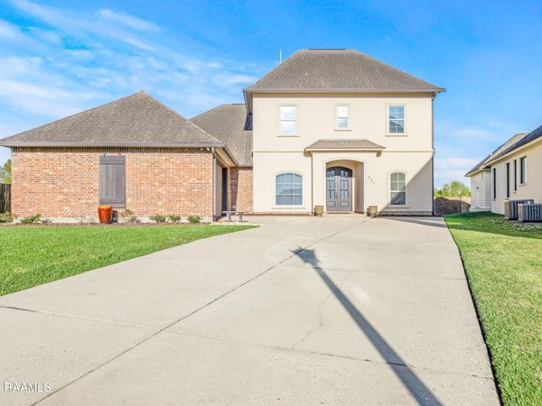 111 Deer Run Drive, Lafayette, LA 70506