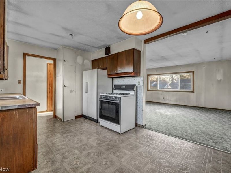 5873 Doxmere Drive, Parma Heights, OH 44130 Photo 10