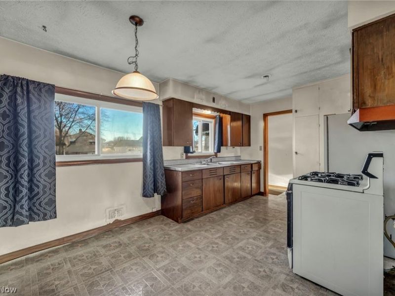 5873 Doxmere Drive, Parma Heights, OH 44130 Photo 11