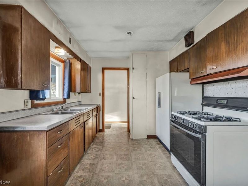 5873 Doxmere Drive, Parma Heights, OH 44130 Photo 12