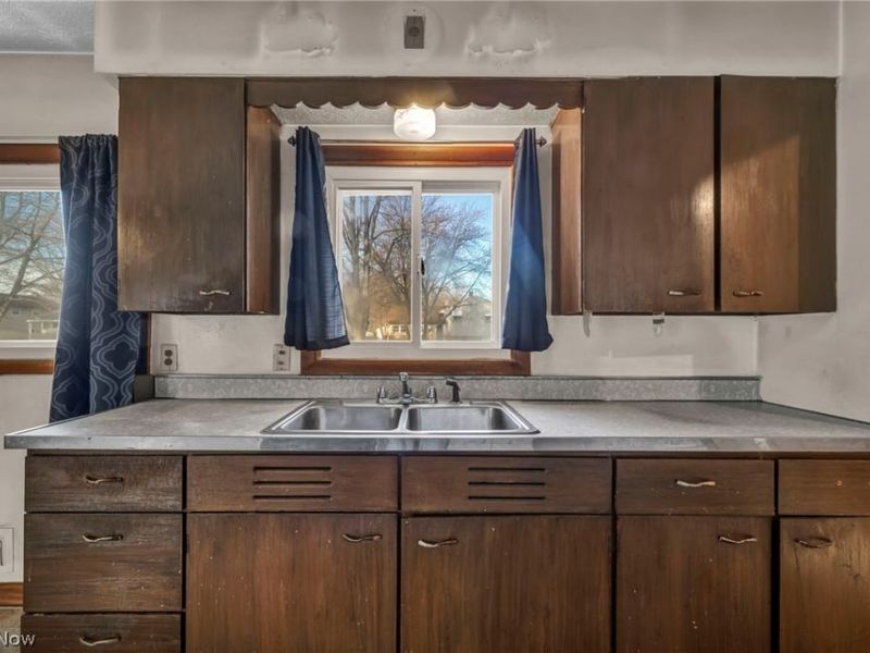 5873 Doxmere Drive, Parma Heights, OH 44130 Photo 14