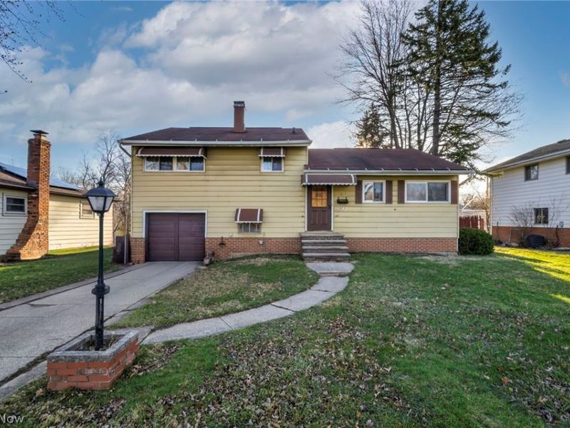 5873 Doxmere Drive, Parma Heights, OH 44130 Photo 3