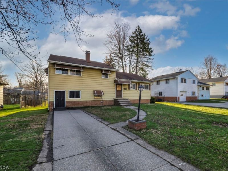 5873 Doxmere Drive, Parma Heights, OH 44130 Photo 4