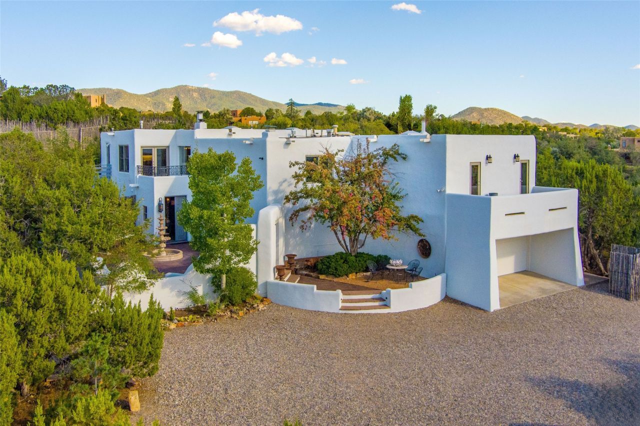 413 Los Arboles Drive, Santa Fe, NM 87501 Main Photo