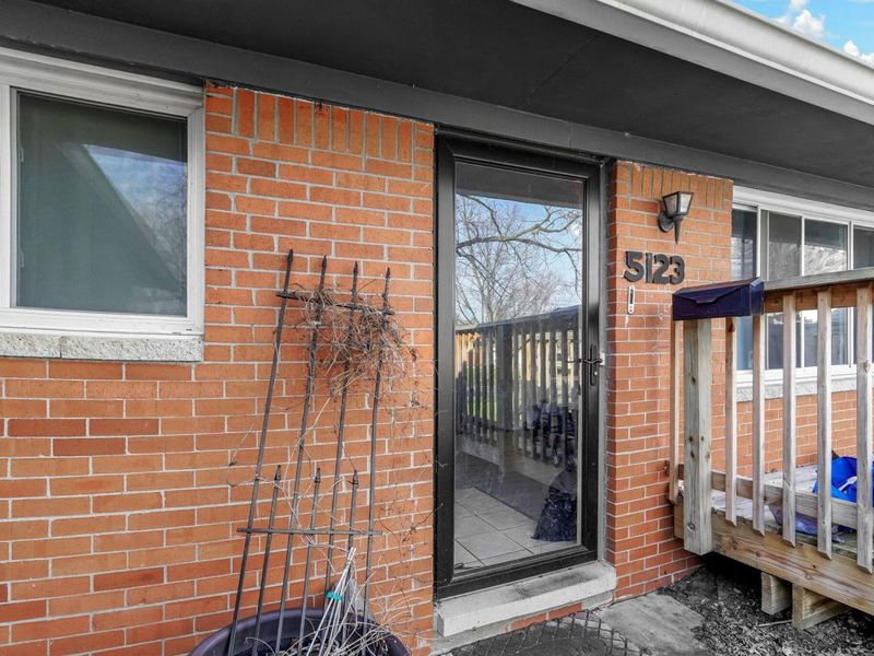 5123 Carbondale Drive , Columbus, OH 43232 Photo 2