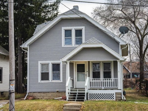 454 W Kilbourn AVENUE, West Bend, WI 53095