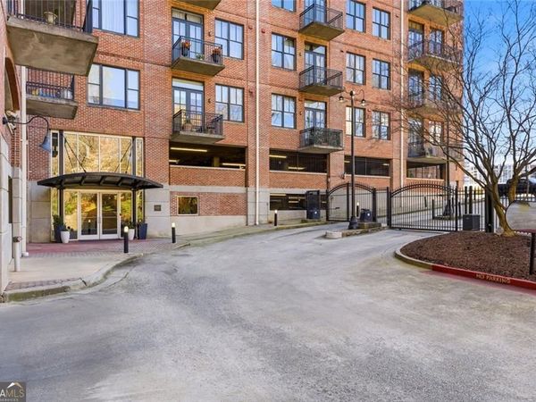 3235 Roswell Road, Unit 702, Atlanta, GA 30305