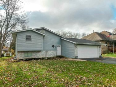 212 BRIARCLIFF Street, Poplar Grove, IL 61065