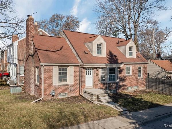 20701 Toles Lane, Grosse Pointe Woods, MI 48236