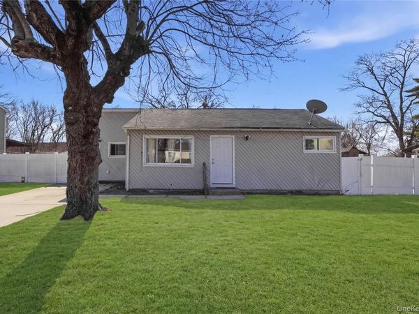 17 Cedar Street , Central Islip, NY 11722