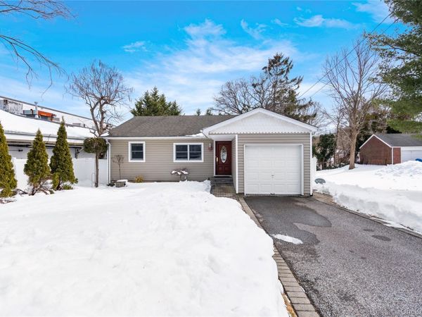 25 State Place , Huntington, NY 11743