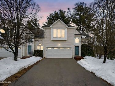1 Knowlton Circle, Unit 1, Upton, MA 01568