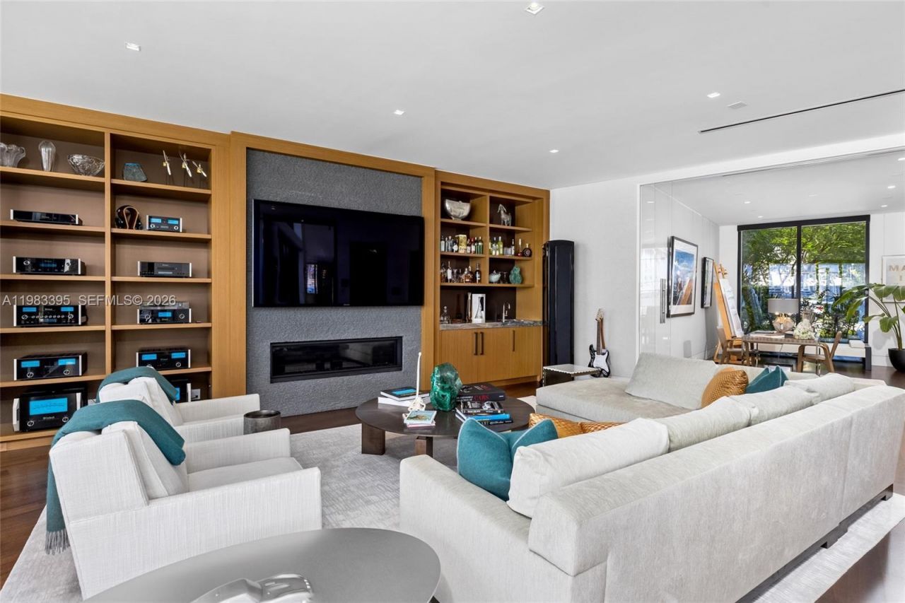 84 Isla Bahia Dr , Fort Lauderdale, FL 33316 Photo