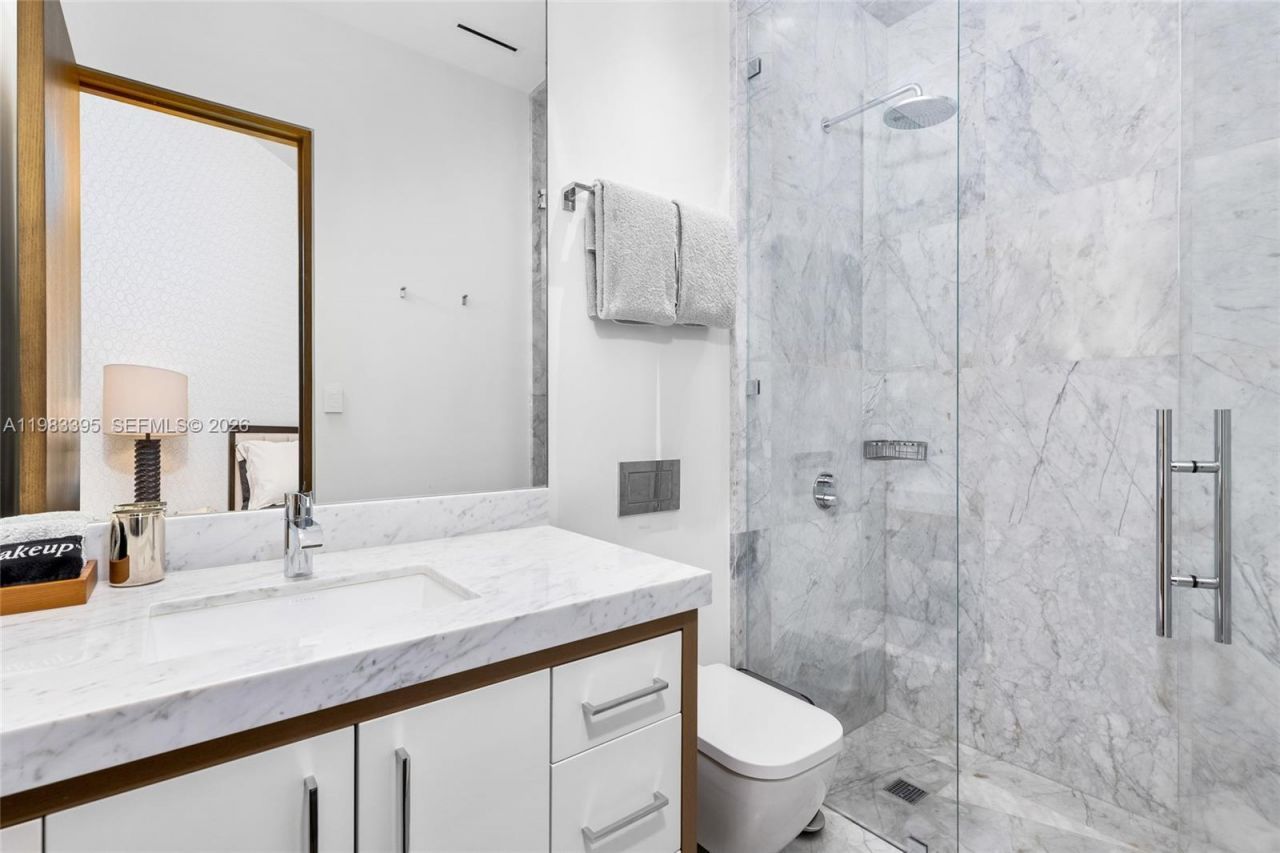 84 Isla Bahia Dr , Fort Lauderdale, FL 33316 Photo