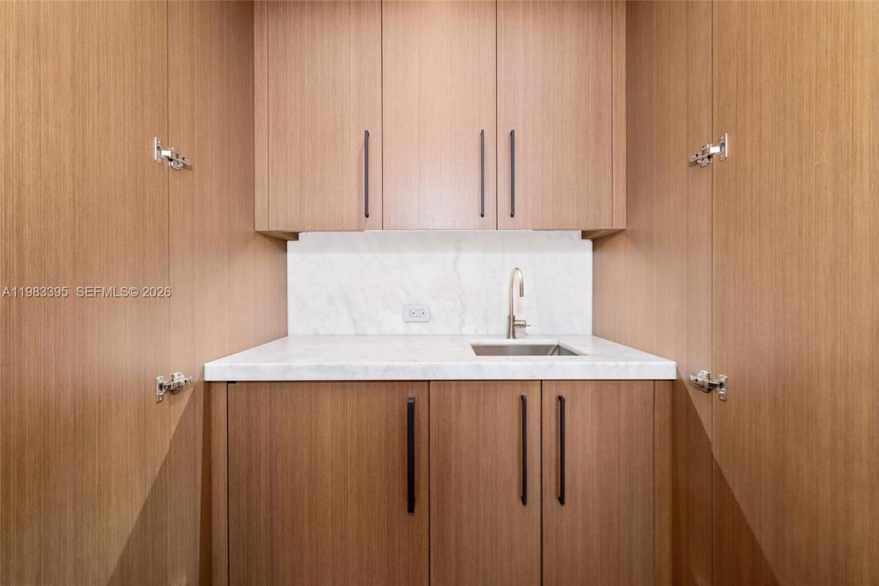 84 Isla Bahia Dr , Fort Lauderdale, FL 33316 Photo