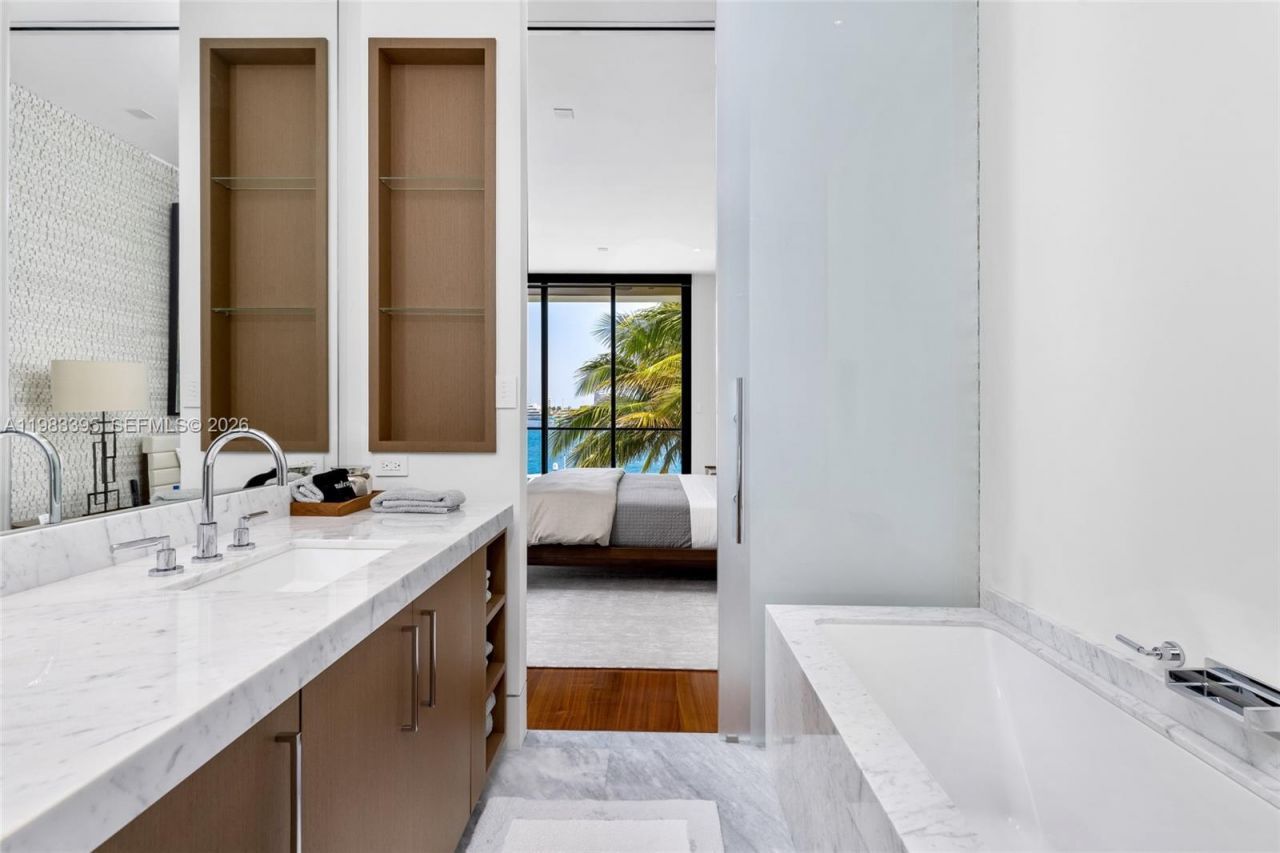 84 Isla Bahia Dr , Fort Lauderdale, FL 33316 Photo