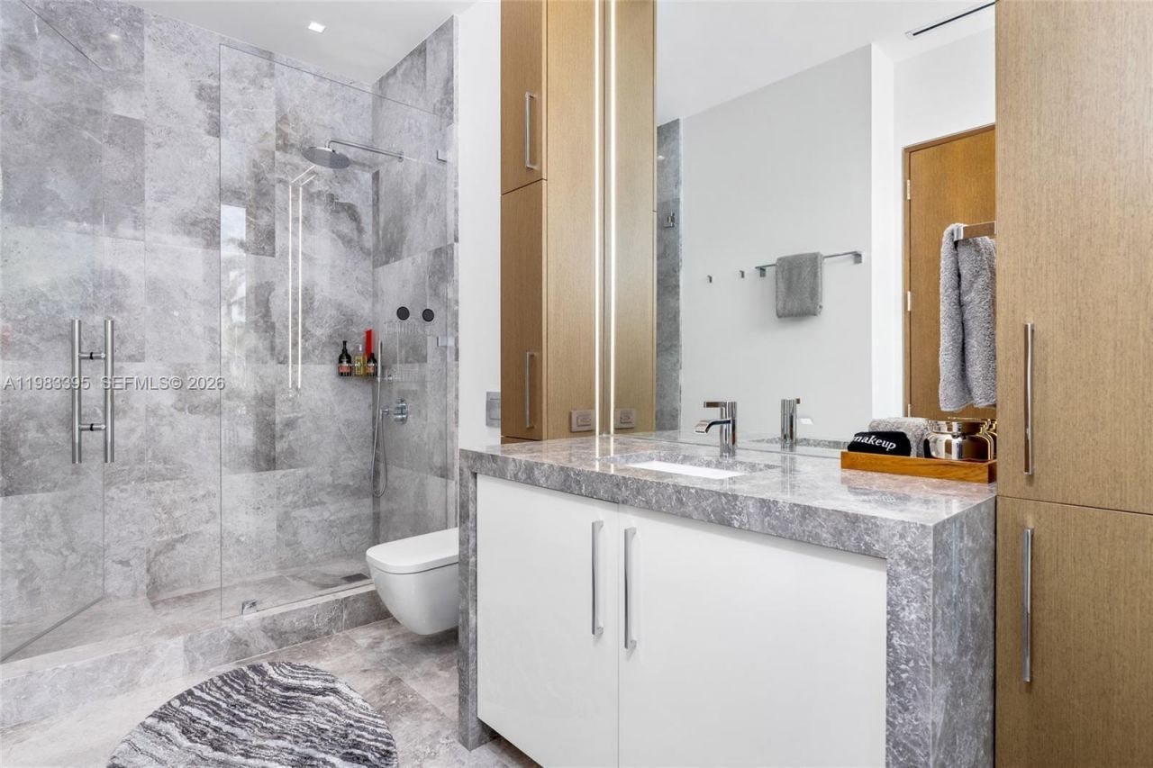 84 Isla Bahia Dr , Fort Lauderdale, FL 33316 Photo