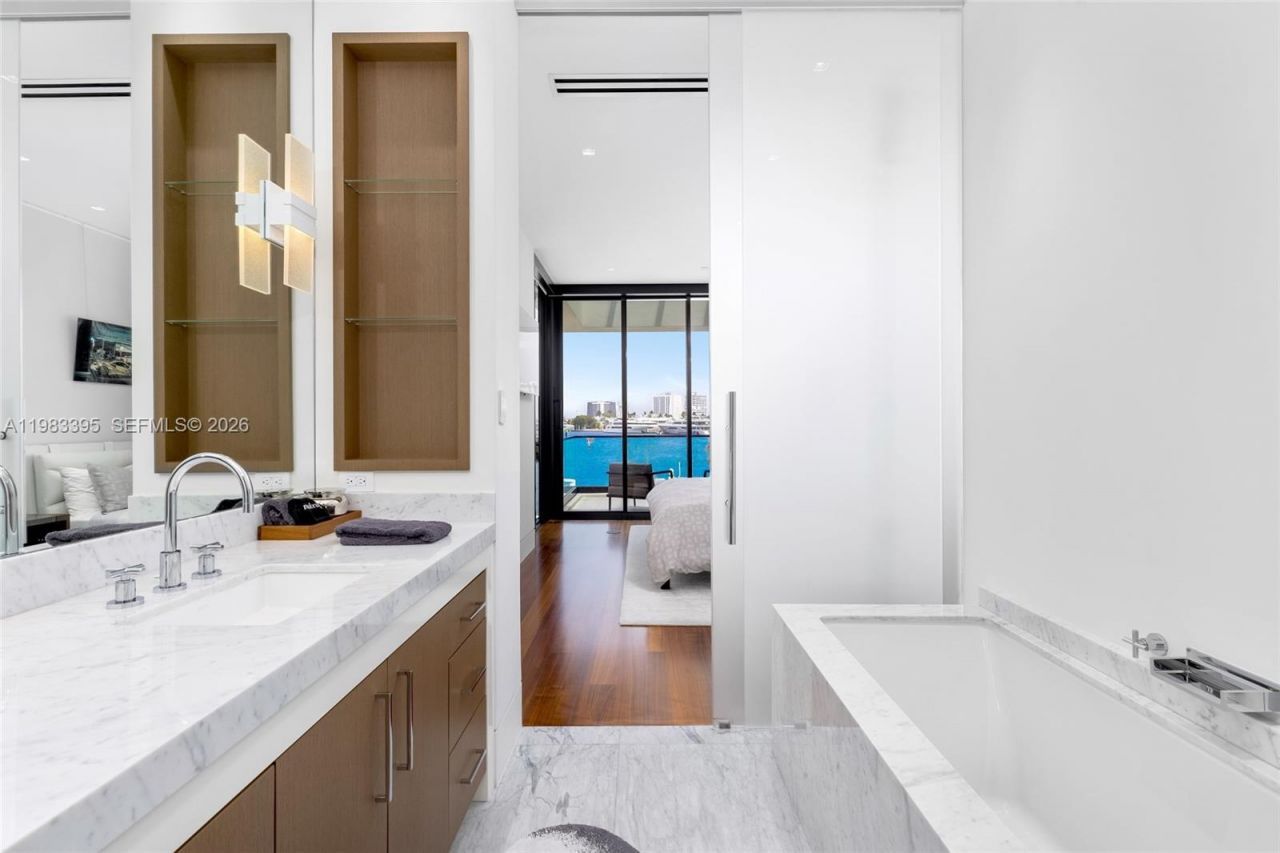 84 Isla Bahia Dr, Fort Lauderdale, FL 33316 Photo