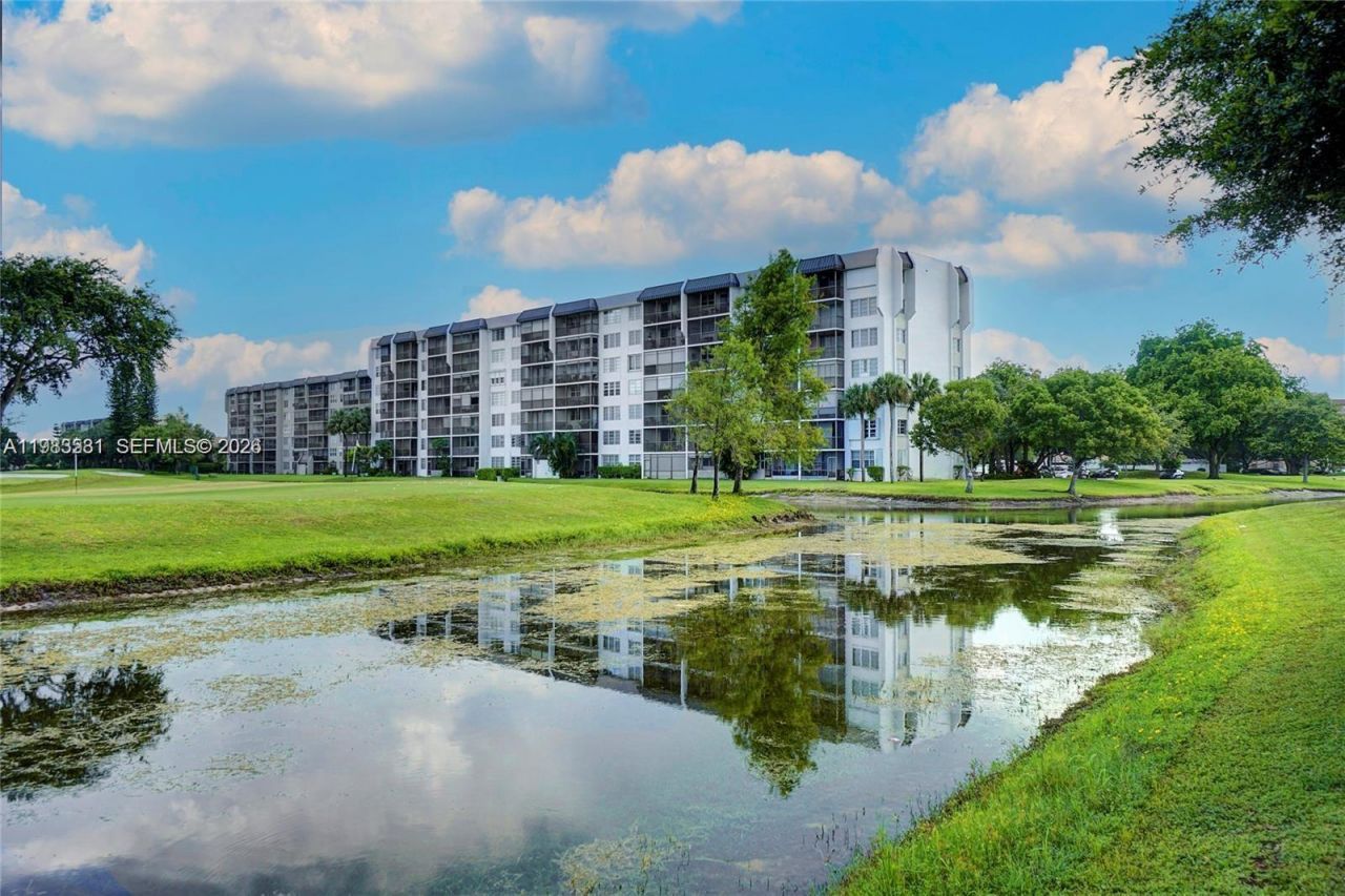 3100 W Rolling Hills Cir, Unit 403, Davie, FL 33328 Photo