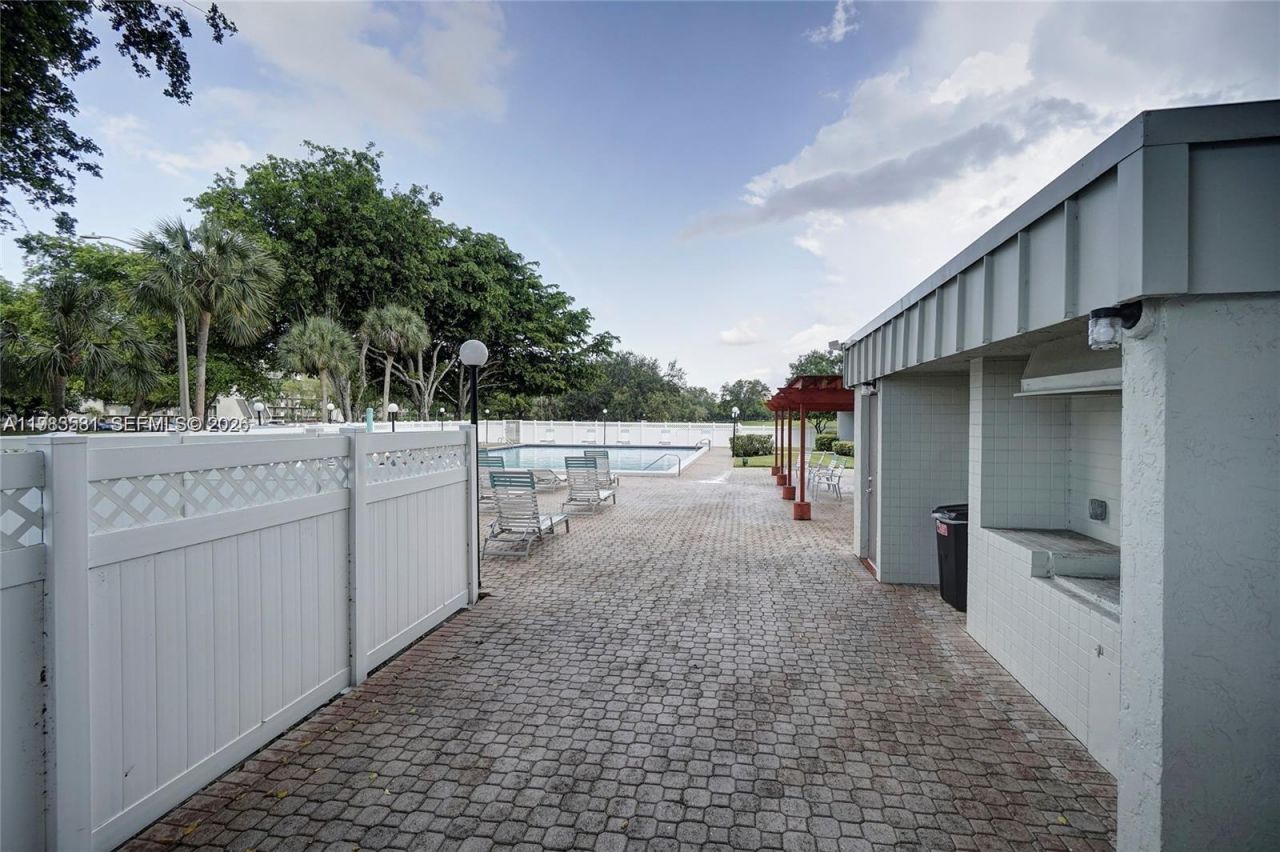 3100 W Rolling Hills Cir , Unit 403, Davie, FL 33328 Photo