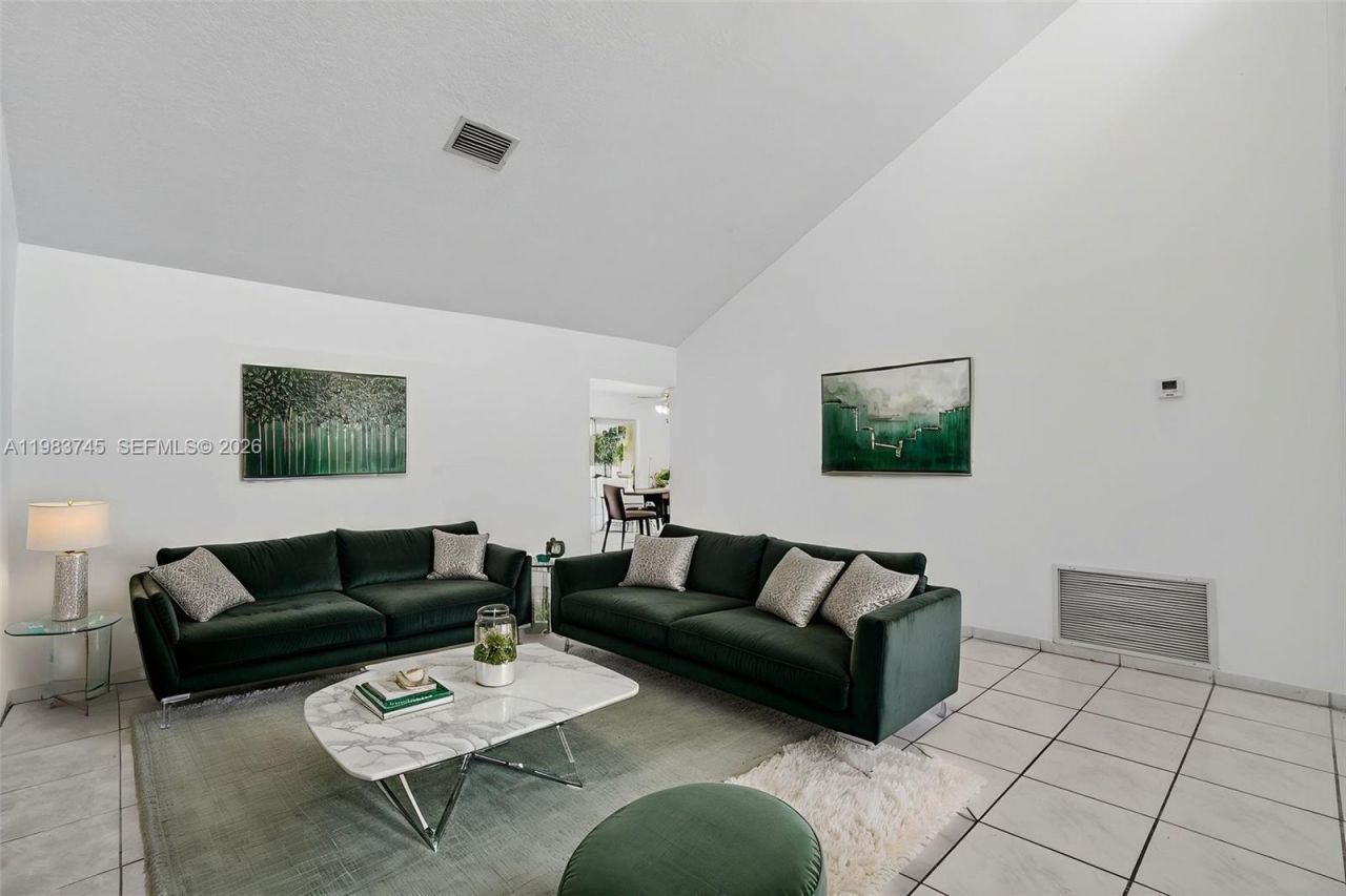 9000 SW 202nd Ter, Cutler Bay, FL 33189 Photo