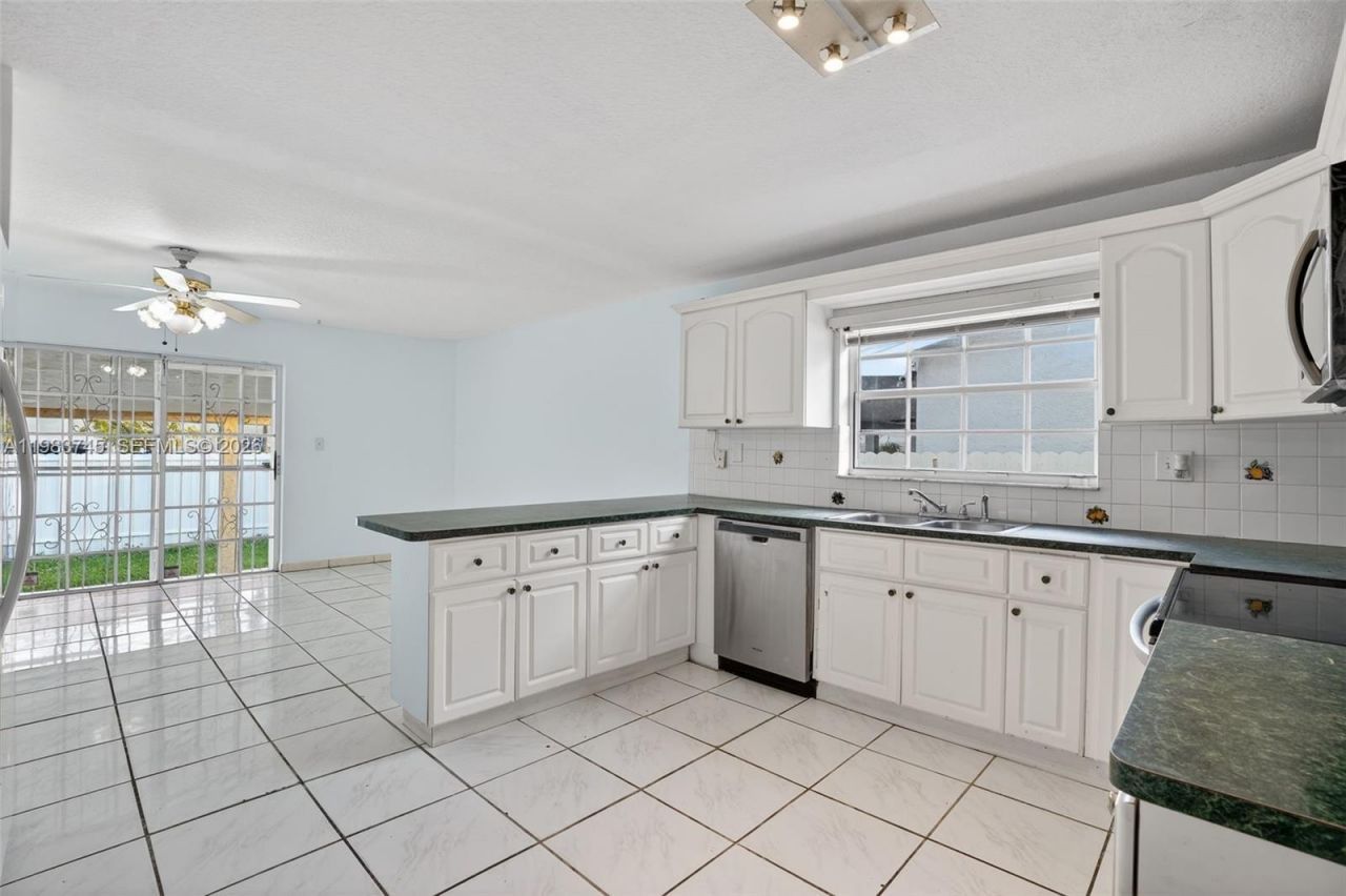 9000 SW 202nd Ter, Cutler Bay, FL 33189 Photo