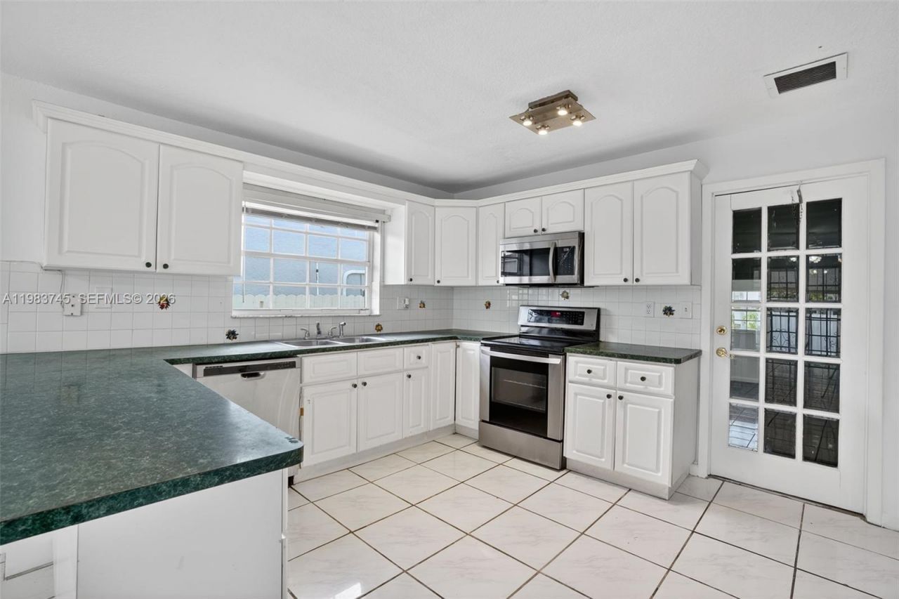 9000 SW 202nd Ter, Cutler Bay, FL 33189 Photo