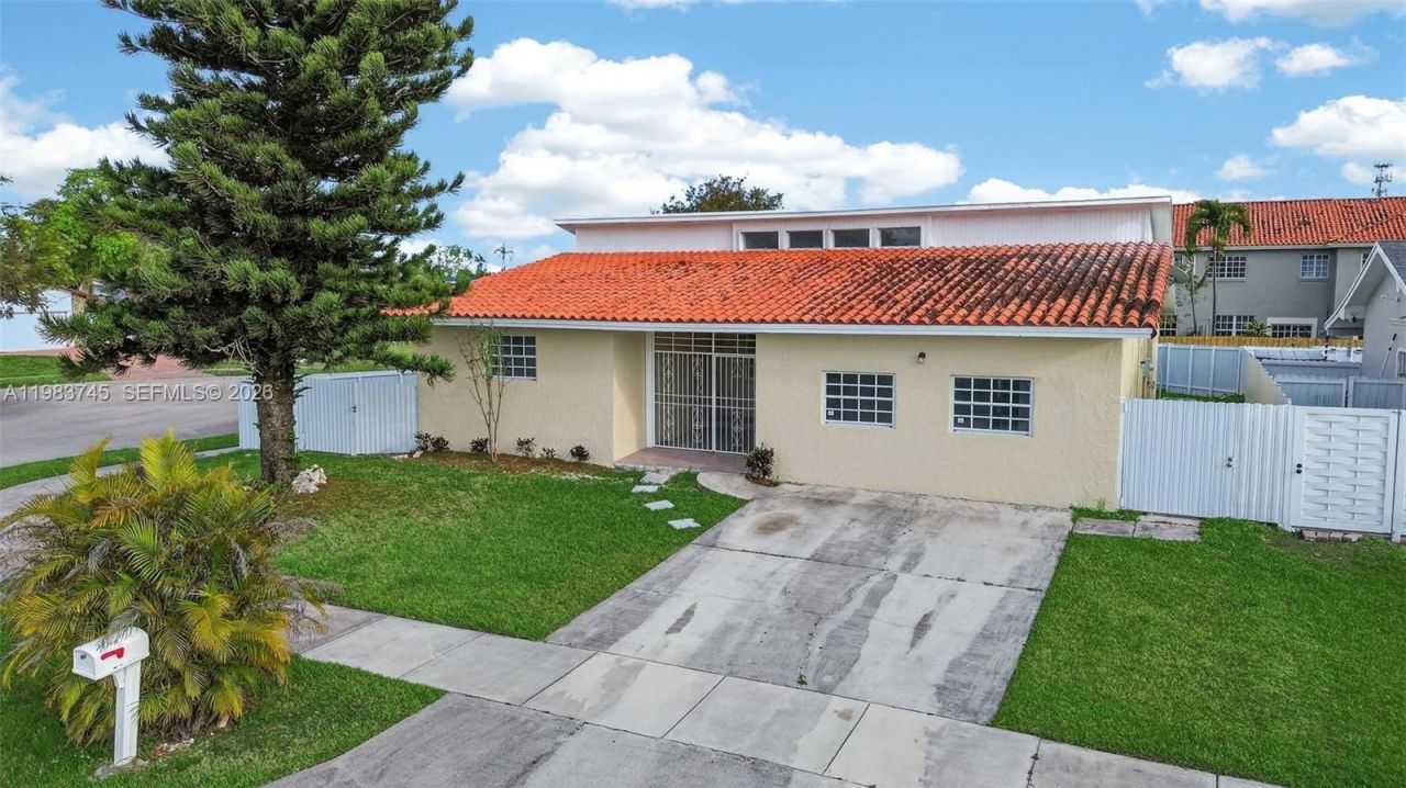 9000 SW 202nd Ter, Cutler Bay, FL 33189 Photo