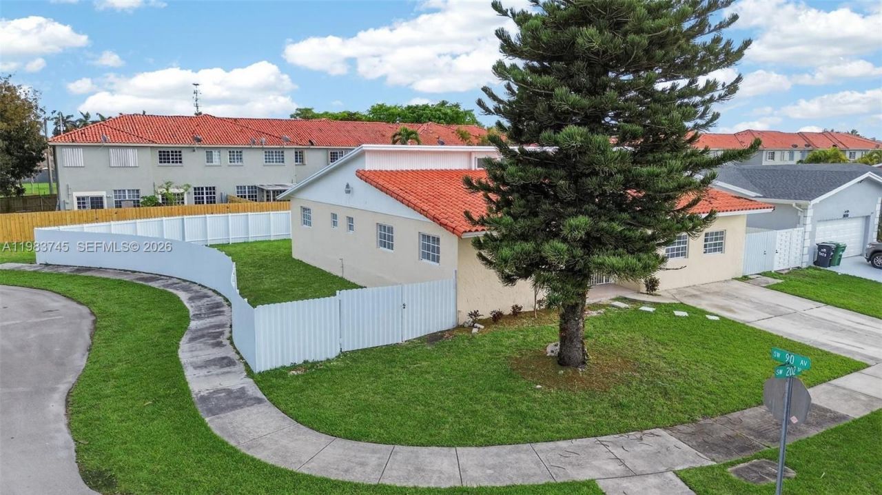 9000 SW 202nd Ter, Cutler Bay, FL 33189 Photo