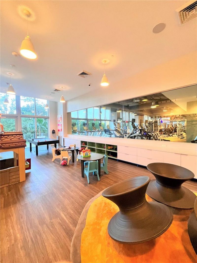 16385 Biscayne Blvd, Unit 303, Sunny Isles Beach, FL 33160 Photo