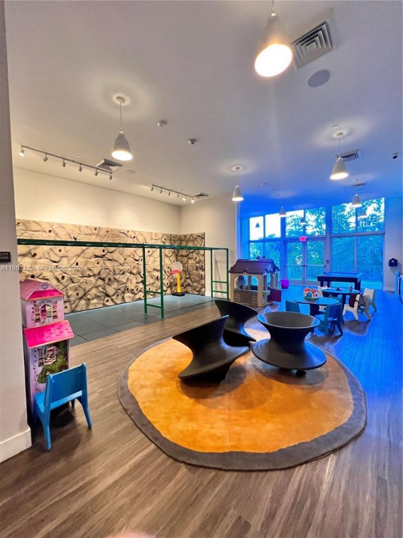 16385 Biscayne Blvd, Unit 303, Sunny Isles Beach, FL 33160 Photo
