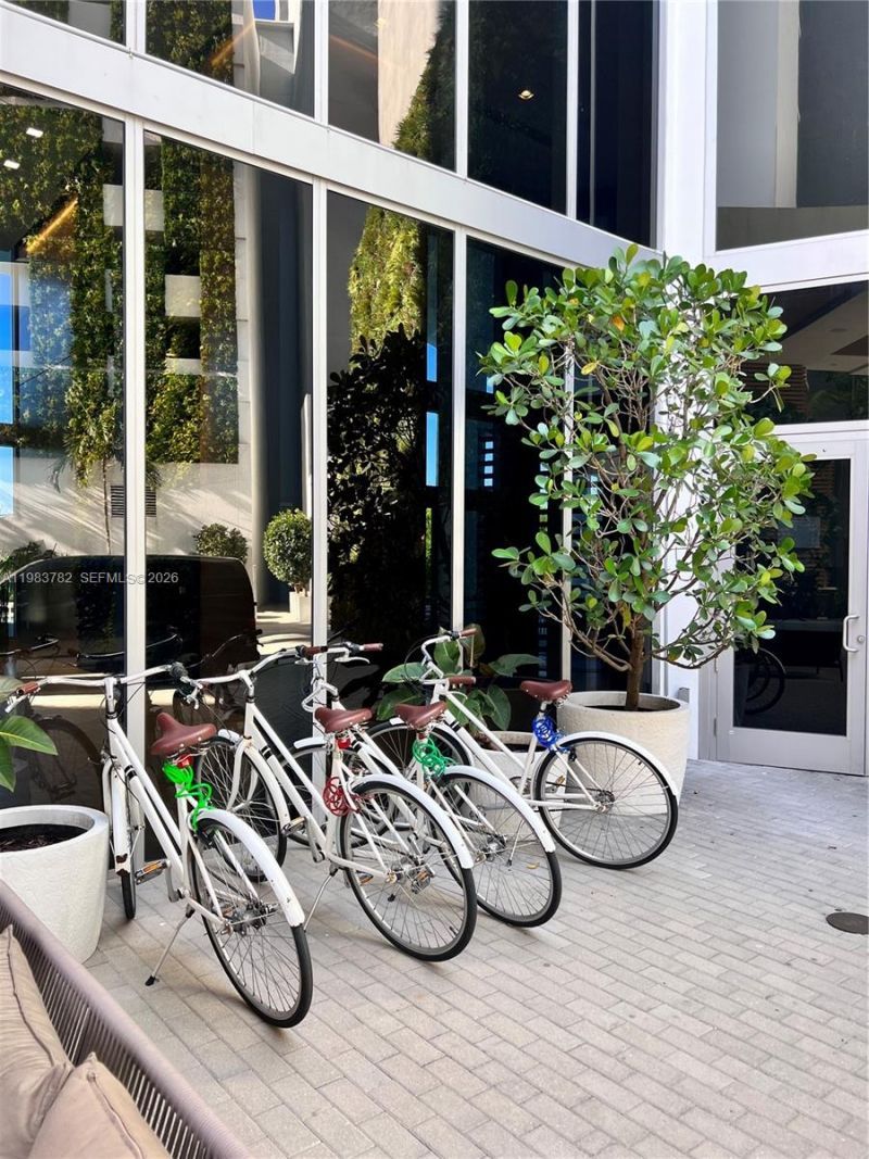 16385 Biscayne Blvd, Unit 303, Sunny Isles Beach, FL 33160 Photo