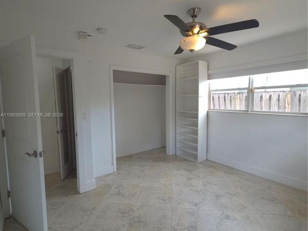 804 NE 2nd St , Hallandale Beach, FL 33009