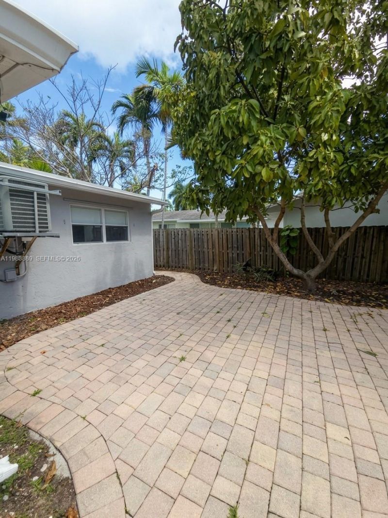 804 NE 2nd St, Hallandale Beach, FL 33009 Photo