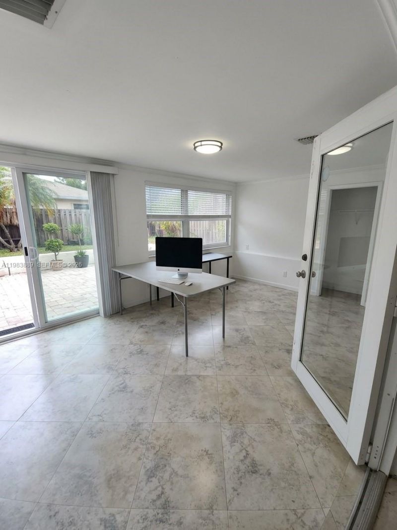 804 NE 2nd St, Hallandale Beach, FL 33009 Photo