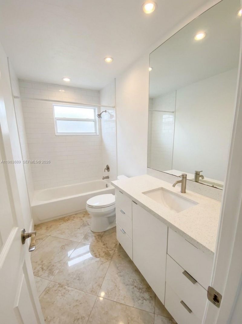 804 NE 2nd St, Hallandale Beach, FL 33009 Photo