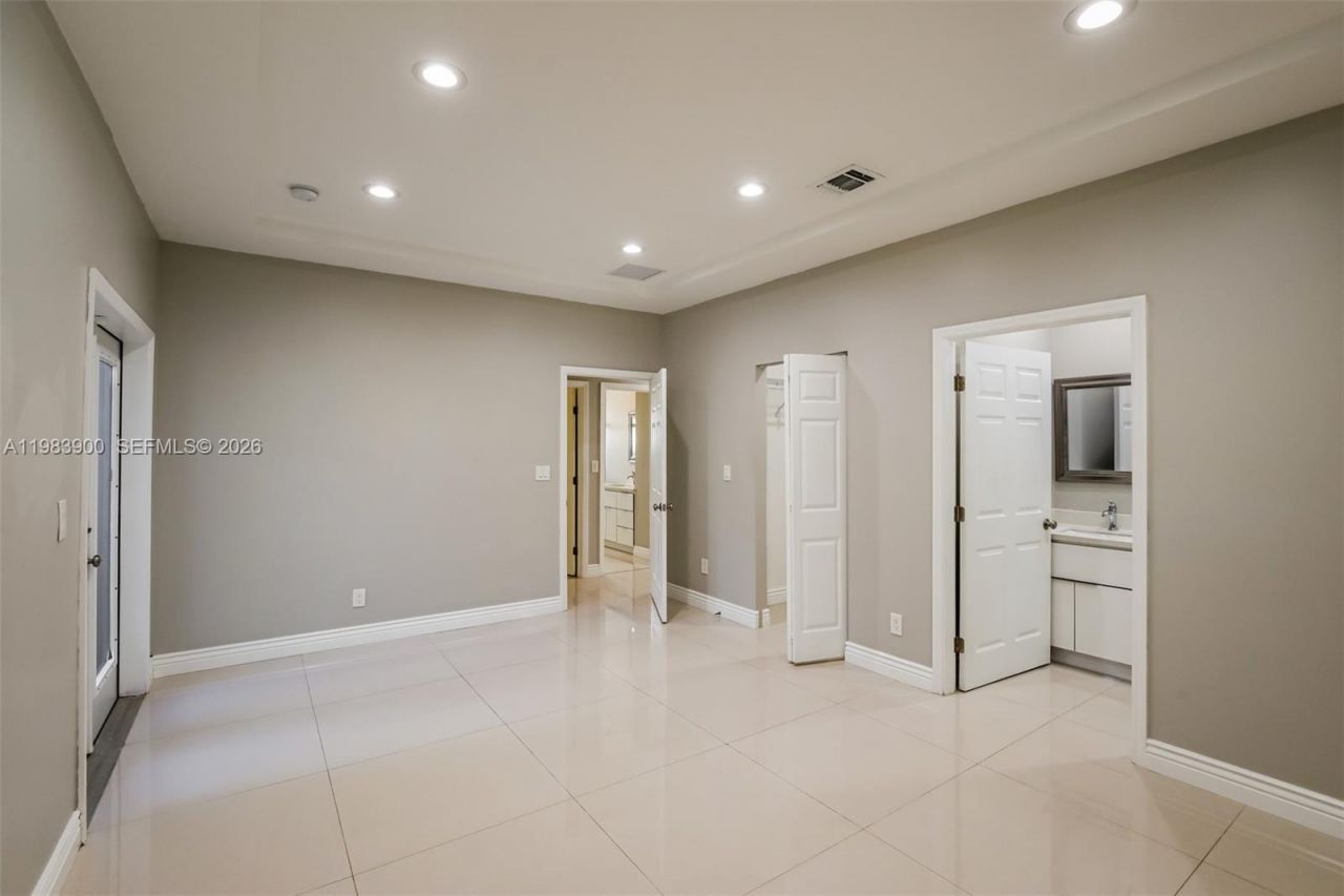 2835 NW 14th St, Fort Lauderdale, FL 33311 Photo