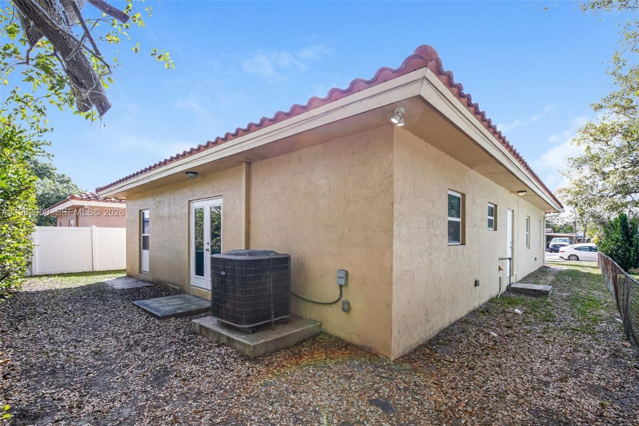 2835 NW 14th St, Fort Lauderdale, FL 33311 Photo