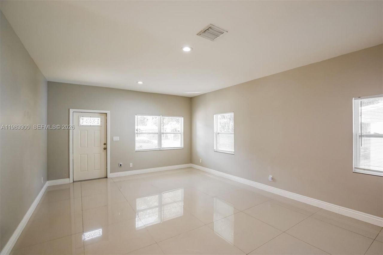 2835 NW 14th St, Fort Lauderdale, FL 33311 Photo