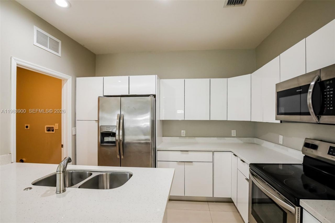 2835 NW 14th St, Fort Lauderdale, FL 33311 Photo