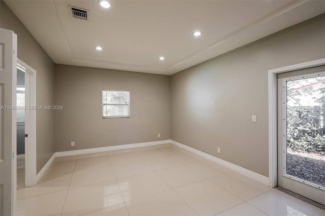 2835 NW 14th St, Fort Lauderdale, FL 33311 Photo