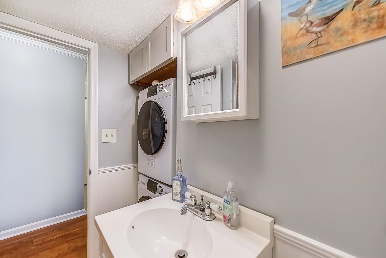 1500 Cenith Dr. Photo 27