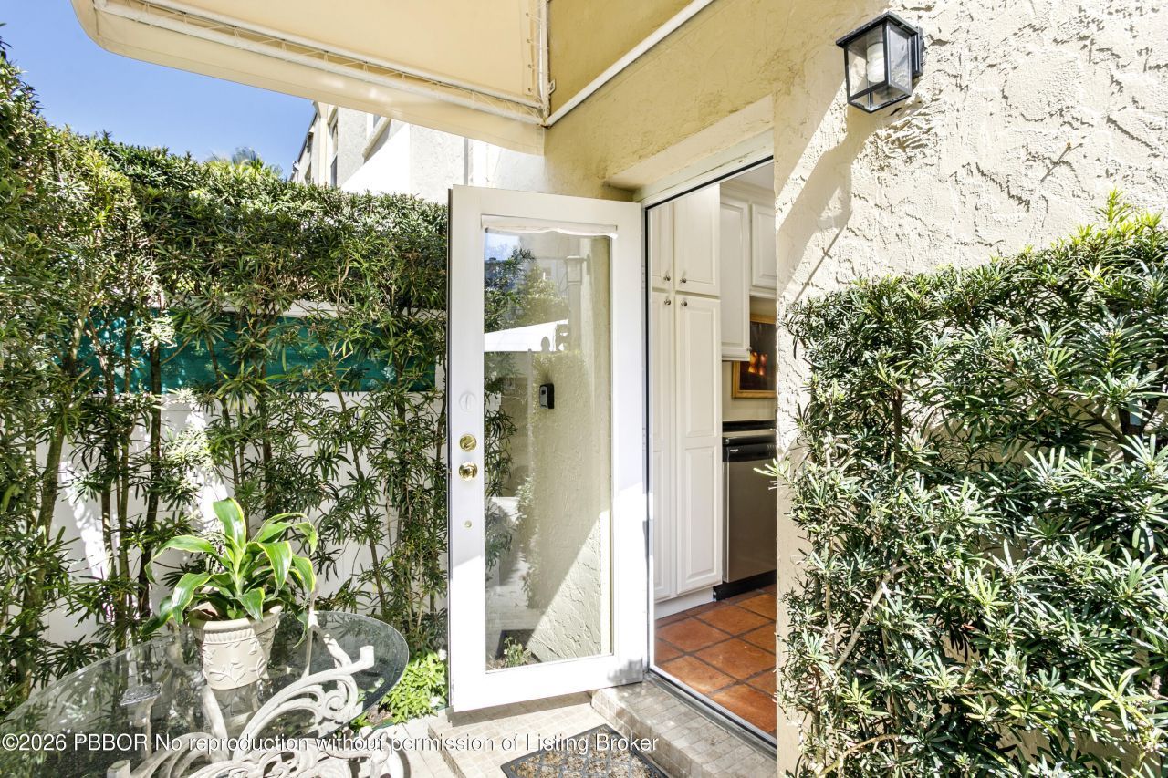 380 Cocoanut Row, Unit 1, Palm Beach, FL 33480 Photo