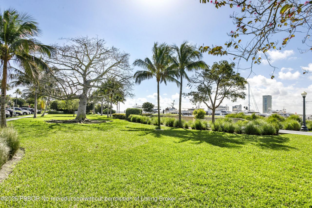 380 Cocoanut Row, Unit 1, Palm Beach, FL 33480 Photo