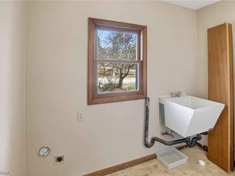 380 N Ridge Road W, Lorain, OH 44053 Photo 10