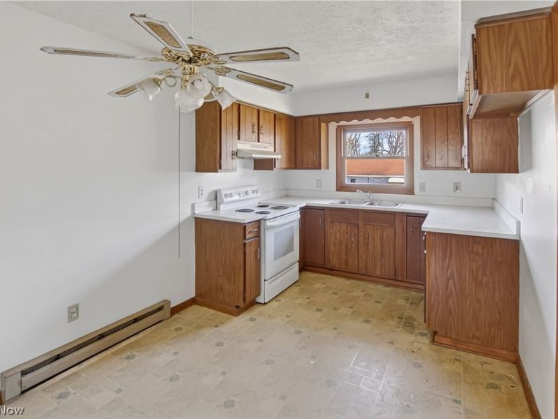 380 N Ridge Road W, Lorain, OH 44053 Photo 8